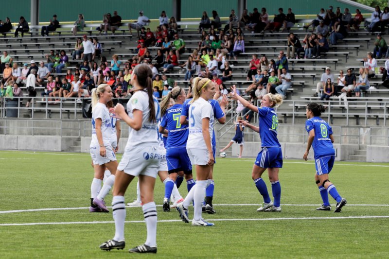 womenssoccersounderswomenversussantaclaritabluehe5.jpg