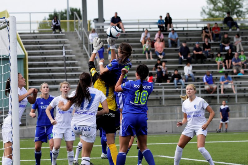 womenssoccersounderswomenversussantaclaritabluehe7.jpg